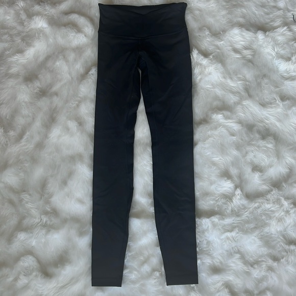 Lululemon leggings size 2. GREAT condition! - Picture 2 of 4